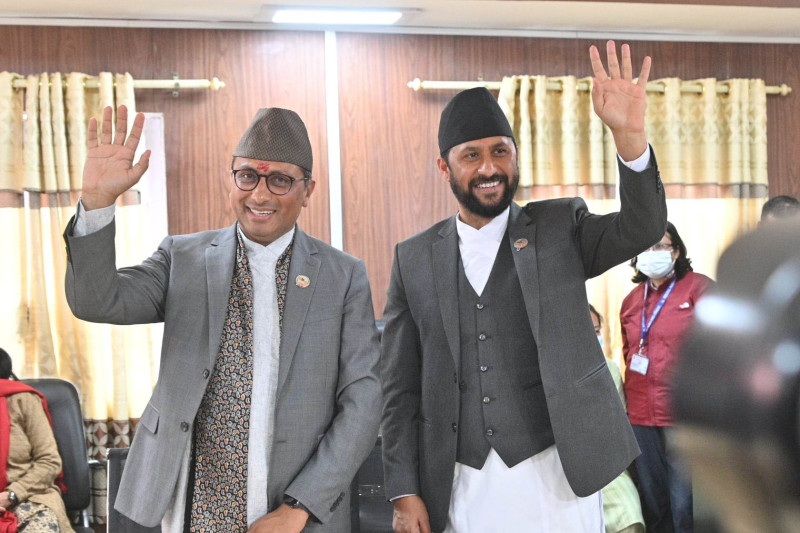 रवि र स्वर्णिमले लिए सांसदकाे शपथ (तस्वीरहरू)